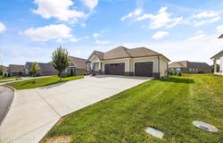 255 Trillium Tr, Lenoir City, TN 37771