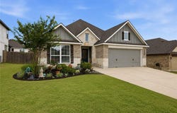 915 Farm Path, Brenham, TX 77833