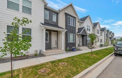 30 S MOONLIT Rd, Mapleton, UT 84664