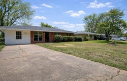 903 Belmont Dr, Pine Bluff, AR 71601