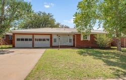1204 Ennis Street, Plainview, TX 79072