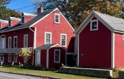 4 Townsend St, Pepperell, MA 01463