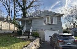 27 Plateau Avenue, Bridgeport, CT 06606