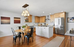 324 NW 12TH St, McMinnville, OR 97128