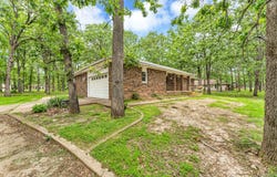 1061 Brentwood Drive, Marshfield, MO 65706