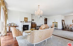 318 N Maple Dr, Beverly Hills, CA 90210