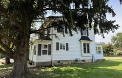 101 E Division, SHANNON, IL 61078
