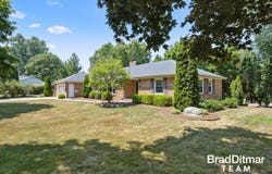2353 Wilshire Drive SE, Grand Rapids, MI 49506
