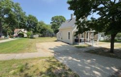 323 Lafayette Avenue, Grand Haven, MI 49417