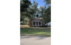 1107 E 4th St, Corinth, MS 38834