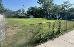 619 E Thirteen Mile Road, Royal Oak, MI 48073
