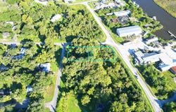 235 5th St, Apalachicola, FL 32320