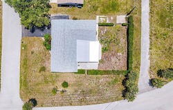 305 E WENTWORTH CIRCLE, ENGLEWOOD, FL 34223