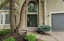 11412 S Lakecrest Drive, Olathe, KS 66061