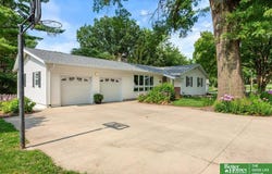 7804 Keystone Drive, Omaha, NE 68134