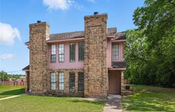 220 Davis Drive, DeSoto, TX 75115