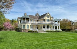 22 Old Neck Road S, Center Moriches, NY 11934