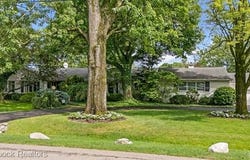 130 Endicott Road, Bloomfield Hills, MI 48304