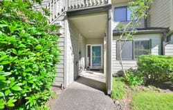 2062 LAKE ISLE DR, Eugene, OR 97401