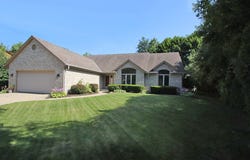 N52w14273 Thornhill Dr, Menomonee Falls, WI 53051