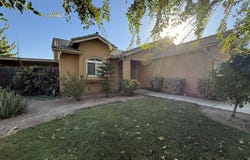 1178 Marks Ct, Dinuba, CA 93618