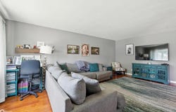 2113 Ridgewood Ave, Muscatine, IA 52761