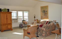 880 East, Lee, MA 01238