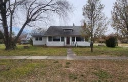1607 Washington Avenue, Baxter Springs, KS 66713