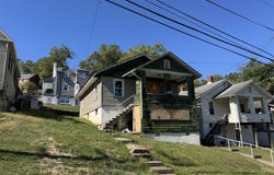1005 Somerset Dr, Charleston, WV 25302