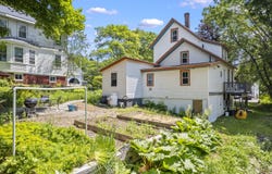 12 Eastern Avenue, Boothbay Harbor, ME 04538