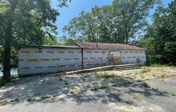 402 VIRGINIA DRIVE, BROWNS MILLS, NJ 08015