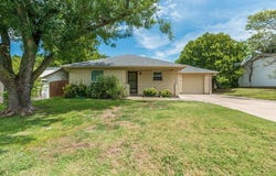 624 NW Douglas Street, Burleson, TX 76028