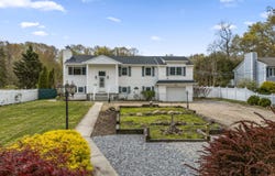 14 Old Black Point Road, East Lyme, CT 06357