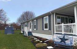 369 Red Pine Drive, Flint, MI 48506