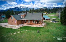 3 Boone Rd, Garden Valley, ID 83622