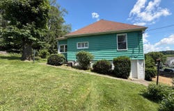 302  Morningside Dr, Latrobe, PA 15650