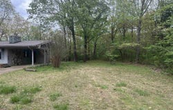 15 W Waketa Drive, Cherokee Village, AR 72529