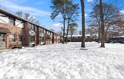 19 Newbrook, Bay Shore, NY 11706