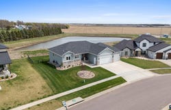 922 Johnson Creek Ct, Harrisburg, SD 57032