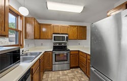 926 E Travelers Trail, Burnsville, MN 55337