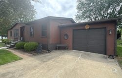 10 Maple Ridge, Manteno, IL 60950