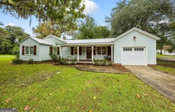 104 W Conyers Street, St. Marys, GA 31558