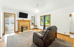 3012 W 4th Street, Waterloo, IA 50701