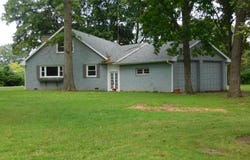 300 N Lakeview Drive, Salem, IL 62881