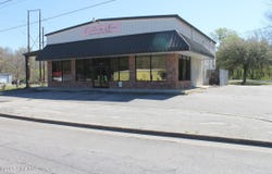 1041 S Madison Street, Whiteville, NC 28472