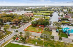 600 BANANA STREET, TARPON SPRINGS, FL 34689