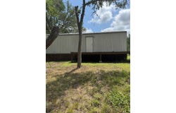 113 Valley LN, Smithville, TX 78957