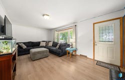 928 E 4th St, Canton, SD 57013