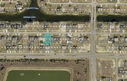 828 NW 8th Terrace, Cape Coral, FL 33993