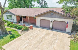 2813 230th St, Doon, IA 51235